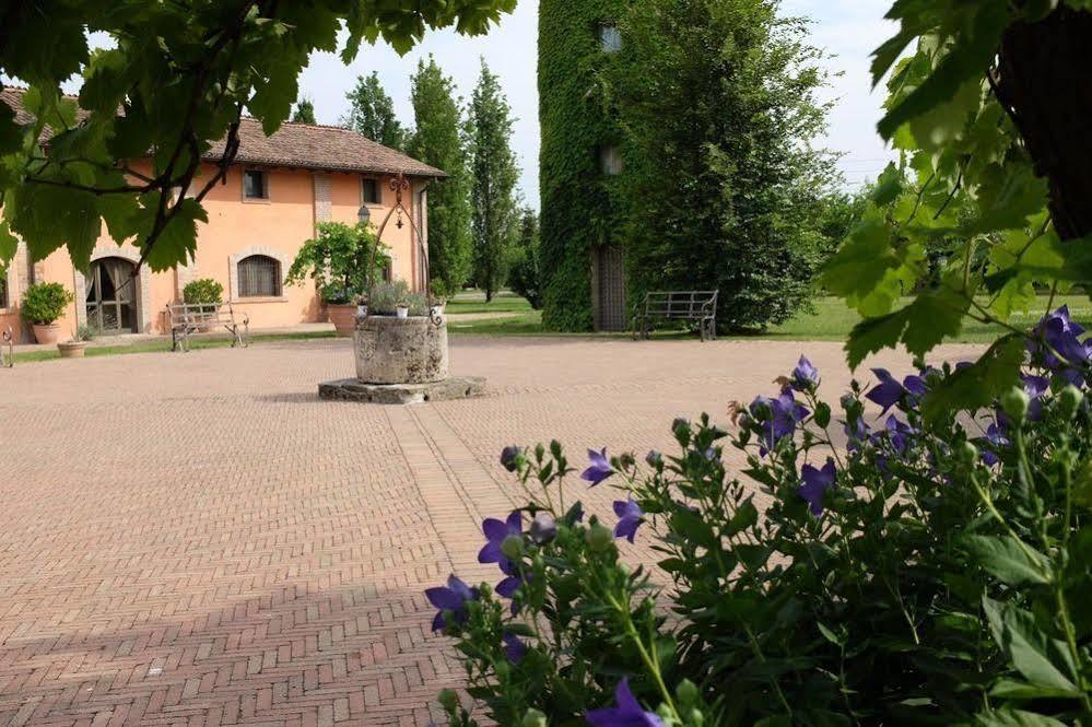 Relais Cascina Scottina Vendégház Cadeo Kültér fotó